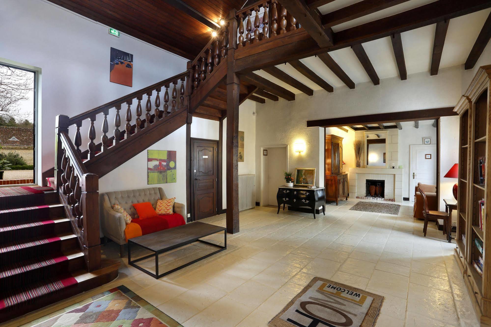 Auberge Du Bon Laboureur Chenonceaux Exterior foto Interior of the hotel